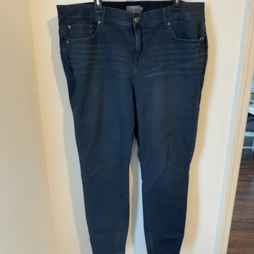 Torrid Bombshell Skinny Denim Stretch Jeans Dark Wash Sz 24 T